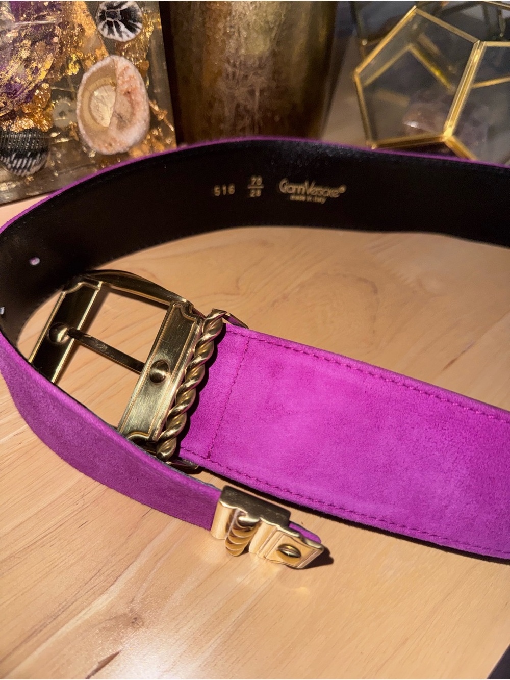 80s Vintage Gianni Versace Fuchsia Suede Wide Belt with Gold-Tone Chain Buckle - Picture 3 of 8